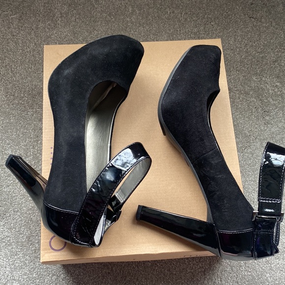 Me too LizbethII size 8.5 platform heels.   EUC - Picture 8 of 10